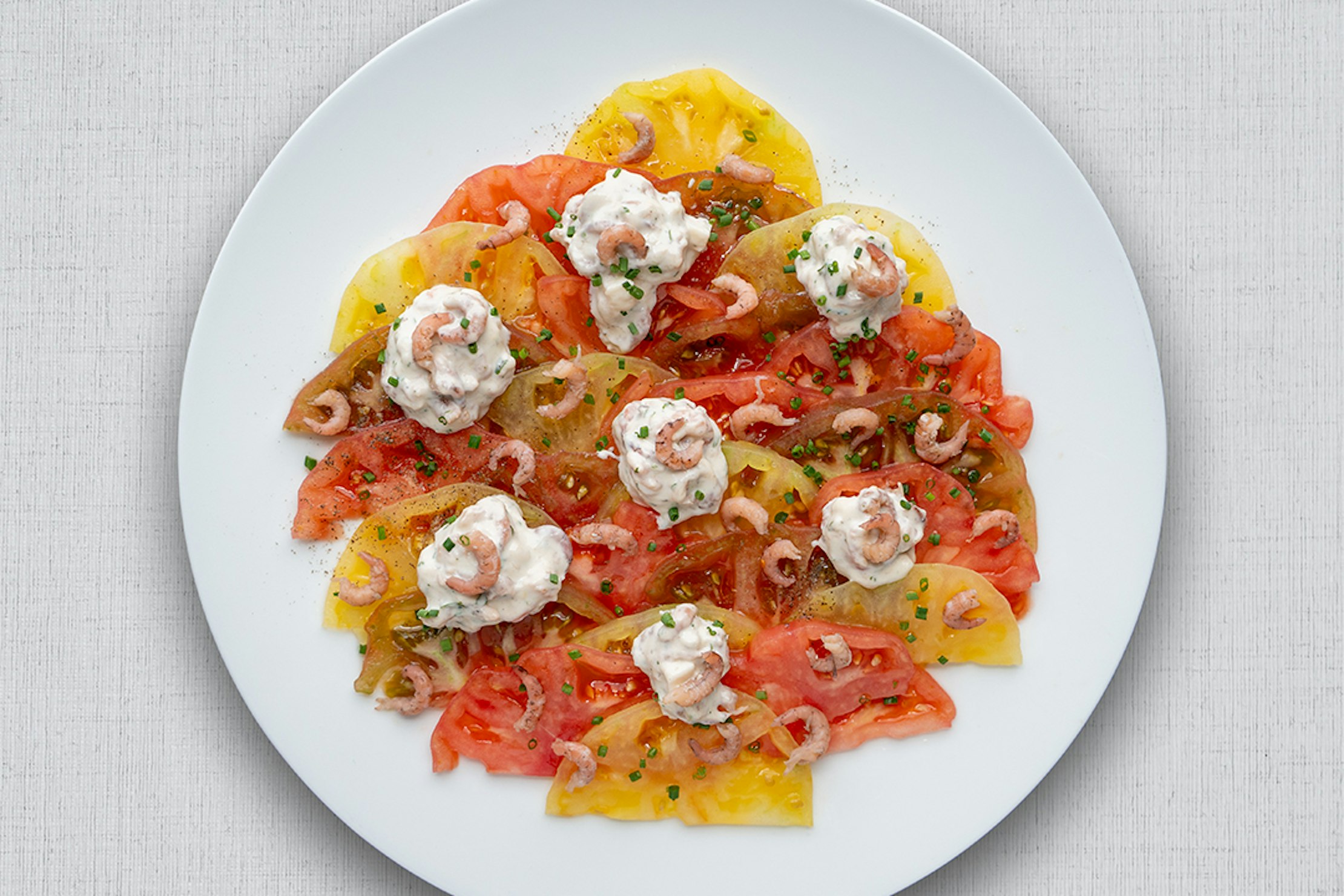 00424 grijze garnaalsalade deluxe gerecht 2 3 carpaccio tomaat WEB
